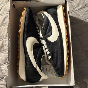 Women’s Black and White Nike W LD-1000 size 7.5
